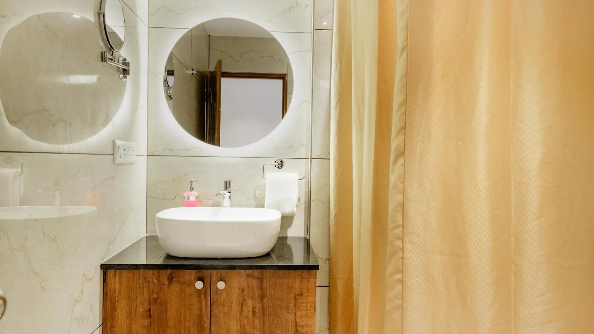 Seaking Suites Kochi