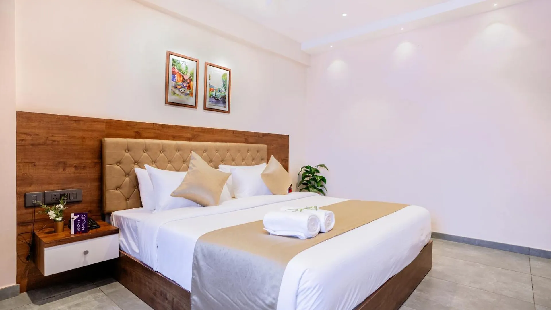 Seaking Suites Kochi Hotel